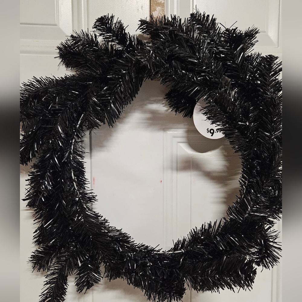 Black Holiday Wreaths (3)